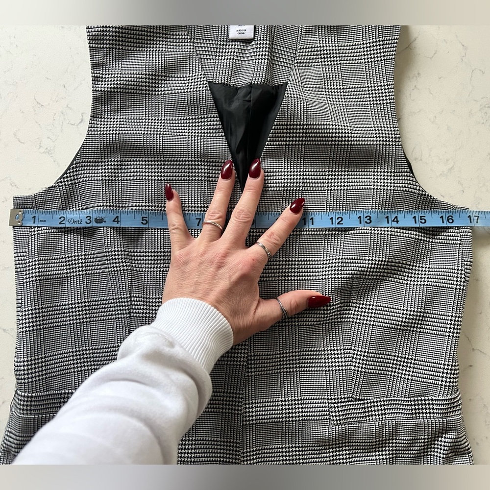 Like New Sincerely Jules Black & White Glen Plaid Vest Sleeveless Top - Picture 9 of 13